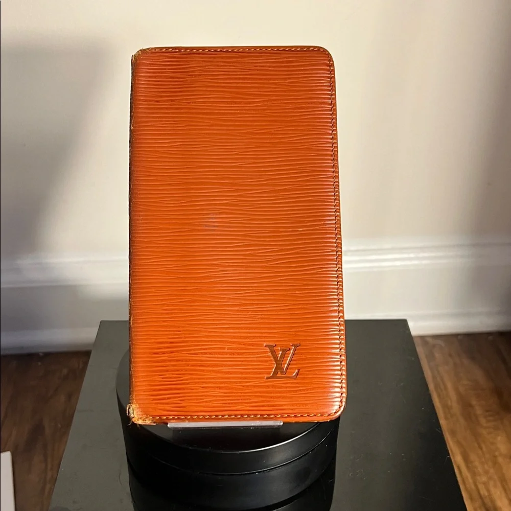 Louis Vuitton Epi Leather Wallet- Brown - Picture 1 of 9